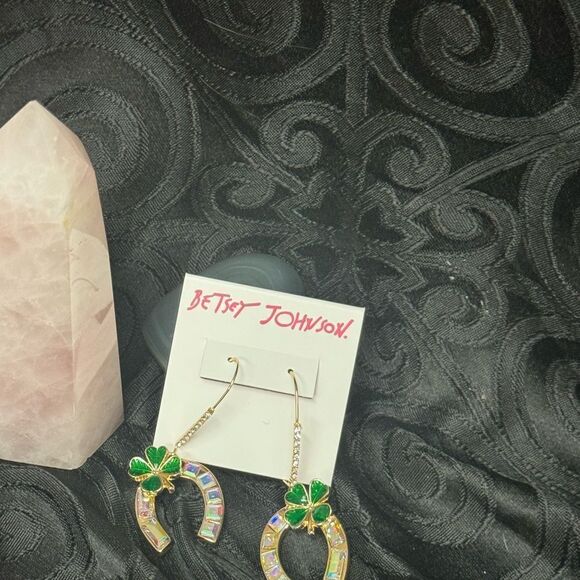 Betsey johnson  horseshoe  shamrock earrings - Picture 8 of 10